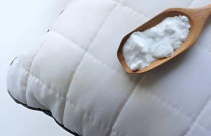 Cara menghilangkan Bekas air liur di bantal
